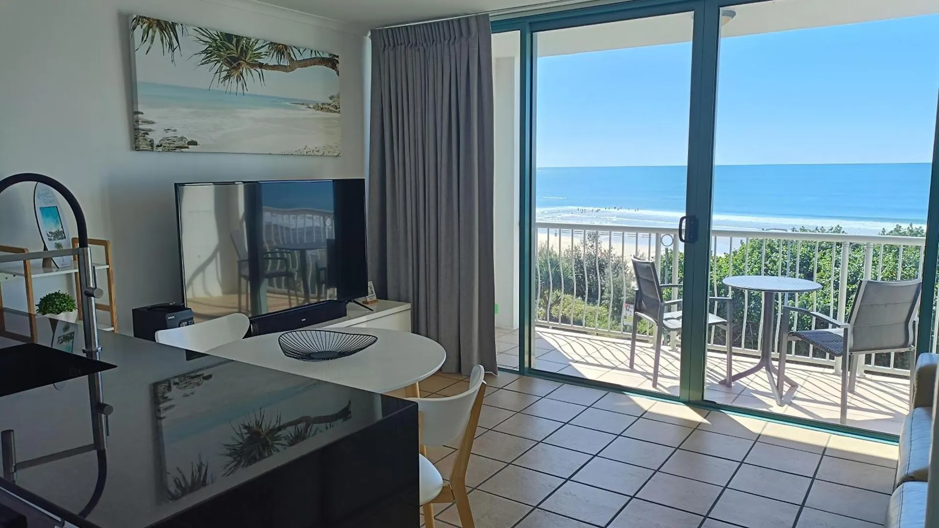 Resort Grand Palais Boolarong Beachside Apartments Alexandra Headland